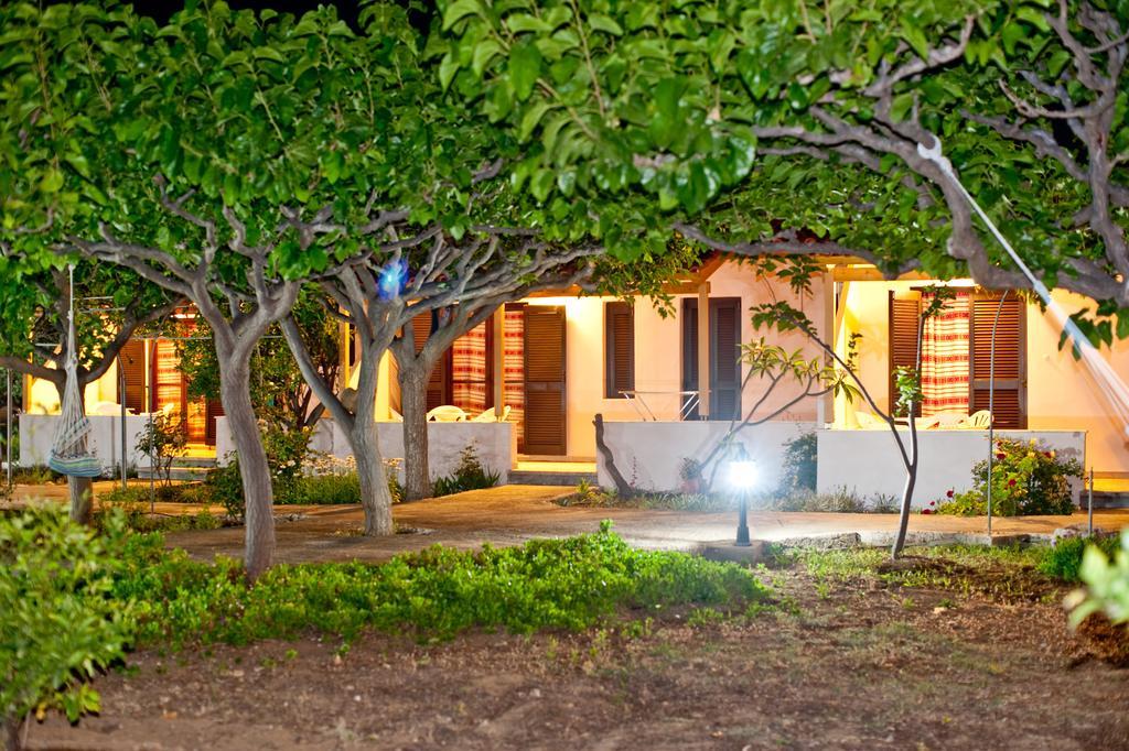 Dolphin Apartments Frangokastello Extérieur photo